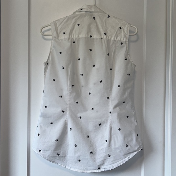 Palm Tree Sleeveless Button Down - Picture 3 of 4